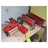1:16 scale IH tractor, baler and manure spreader