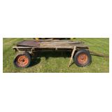 Wagon running gear with hydraulic hoist