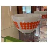 Pyrex mixing bowl "Orange Dot" pattern No.401