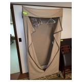 Portable clothes closet