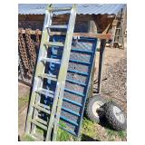 2 Yutrax Aluminum ramps, blue metal mystery item