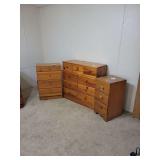 3 Wood dressers