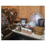 Decorative items 