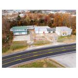 Commercial Property with Endless Possibilities!
