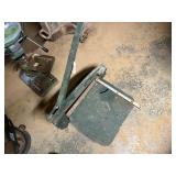Heavy-duty bench top guillotine cutter