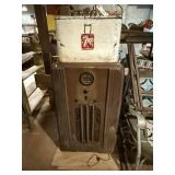 Vintage Radio and Vintage Philco 7Up Cooler