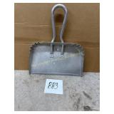 Aluminum Dust Pan 17"