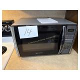 Emerson 900 Watt Microwave Oven