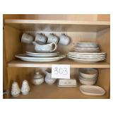 Pfaltzgraff Heirloom Set--Place Setting of 4 with