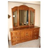9 Drawer Oak Thomasville Dresser With Mirror