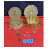 plastic painted containers, decorative brass keys