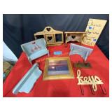 Small Shelves and Wall Dï¿½cor