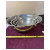 4 Stainless Steel bowls, plastic divider