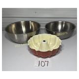 2 Daily Chef aluminum mixing bowls, orange bundt
