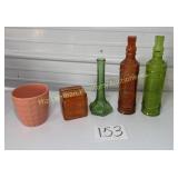 Lot of 5 orange and green 3 glass vases and