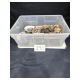 Tote of resin Boyd's bear figurines, cup and