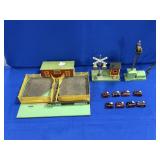 AMERICAN FLYER CORRAL & ANIMALS, RAILROAD CROSSING