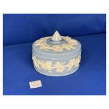 WEDGWOOD CREAM COLOR ON LAVENDER SHELL EDGE