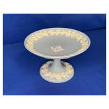 WEDGWOOD CREAM COLOR ON LAVENDER SHELL EDGE