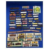ASSORTED N SCALE BACHMANN TRAINS & LAMP POSTS