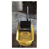 RUBBERMAID COMMERCIAL MOP BUCKET