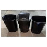 (3) BLACK PLASTIC GARBAGE CANS & (1) LID