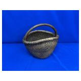 VINTAGE WOVEN WILLOW STYLE GATHERING BASKET