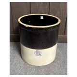 8 GALLON CLOVER STYLE TWO-TONED CROCK