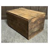 SEARCHLIGHT MATCHES WOODEN BOX WITH LID