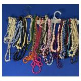 LOTS OF BEADED COSTUME JEWELRY NECKLACES