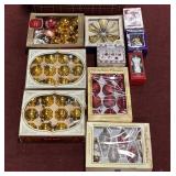 VINTAGE CHRISTMAS ORNAMENTS INCLUDING (3) SHINY