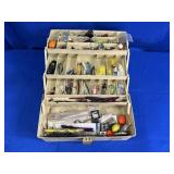 PLANO PLASTIC TACKLE BOX WITH LURES AND BOBBERS