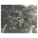 (1.7G) STERLING SILVER RING W/ GREEN STONE (SIZE