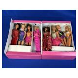 MATTEL 1977 BARBIE FASHION DOLL TRUNK WITH (8)