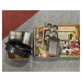 KITCHENWARE INCLUDING SPECKLEWARE ROASTING PAN,