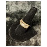 (5.42G) 14K GOLD RING W/ CLEAR STONES - SIZE 8.5