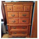 BROYHILL WOODEN DRESSER WITH (5) DRAWERS AND ACORN