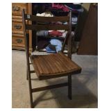 FOLDABLE WOODEN CHAIR