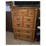 BROYHILL CHEST OF DRAWERS (5 DRAWERS)