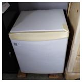 GE MINI FRIDGE APPROX 19" X 17" X 19"