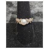 STERLING SILVER RING WITH PEARL STYLE STONE SIZE 9