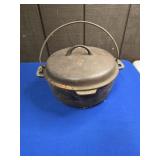 NO 8 MARKED CAST IRON BEAN POT WITH LID AND HANDLE
