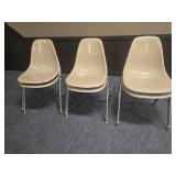 (6) HERMAN MILLER MOLDED PLASTIC CHAIRS W/(4) LEGS