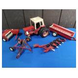 INTERNATIONAL 1586 ERTL WITH ACCESSORIES