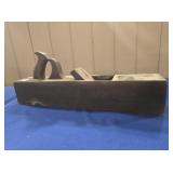 VINTAGE WOODEN PLANER (NO BLADE) APPROX 18.25'