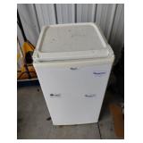 WHIRLPOOL MINI REFRIGERATOR MODEL EL05CCXJW