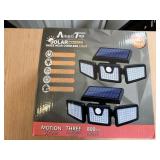 AMERITOP SOLAR POWERED THREE HEAD CORDLESS LIGHT