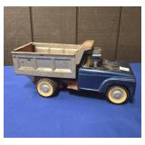 STRUCTO METAL DUMP TRUCK RED AND BLUE (WORKS)