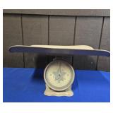 VINTAGE METAL BABY SCALE
