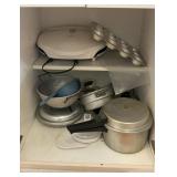 Miscellaneous kitchen cookware lot